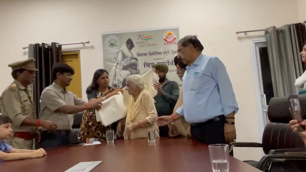 11 साल की उम्र में भारत आई 92 साल की श्रीमती सुलोचना मलहोत्रा जी को रविवार  शहीद अशफाक उल्ला खॉ प्राणी उद्यान में #zoo #gorakhpur #panjabi #देसकाबटवारा