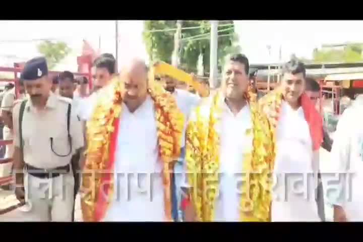 #मढौरा विधानसभा क्षेत्र के माननीय विधायक बिहार सरकार के कला संस्कृति एवं युवा विभाग के मंत्री #जितेंद्र राय जी अपने समर्थकों के साथ मां थावेवाली का दर्शन किए।