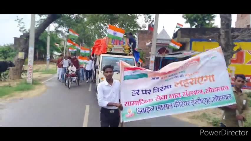 #सामाजिक_सेवा_भाव_संस्थान के अध्यक्ष शुभम गुप्ता रुद्र जी के नेतृत्व में 101 मीटर तिरंगा की भव्य पैदल यात्रा हुई सम्पन्न