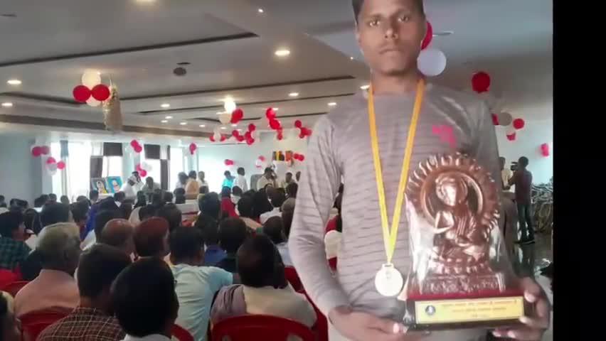 अकबरपुर: राष्ट्रीय सेमिनार,संगोष्ठी और बहुजन प्रतिभा सम्मान  समारोह वर्ष 2022
कक्षा 10के रिंकू को #AmbedkarNagar मे सम्मानित किया