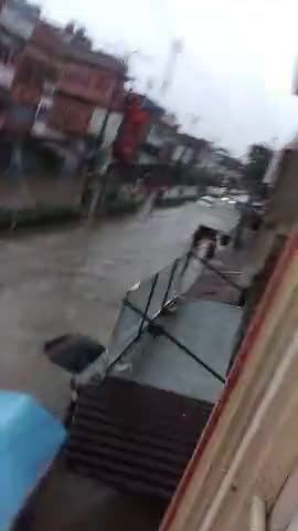 #tonknews Tonk Shahar ke Mukhya kafila Bajar Mein Aaj atyadhik Barsat hone ke Karan Jal jamavra ho gaya hai log Baat
