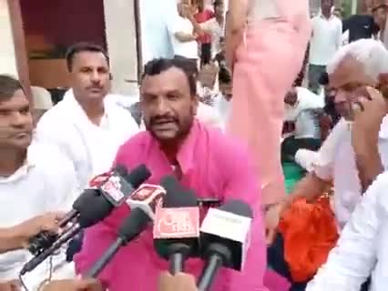 उपखंड क्षेत्र निवाई के ललवाड़ी गांव में गोवंश हत्या प्रकरण, मीडिया से रूबरू पंचायत समिति प्रधान निवाई 
#Tonk #Newai