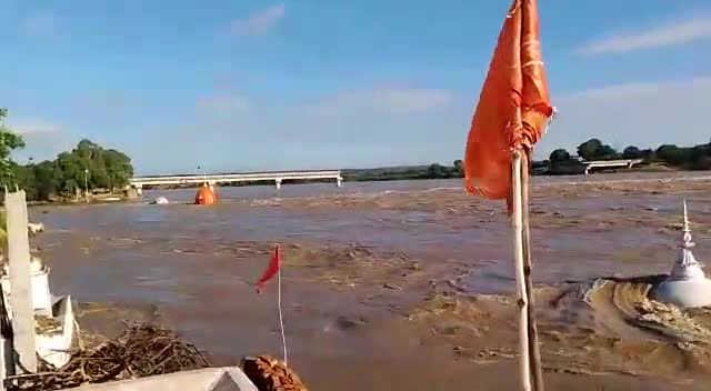 दतिया ब्रेकिंग:-सेवड़ा संकुआ नदी उफान पर
छोटा पुल डूबा आवागमन हुआ बंद। सतर्क रहें। सुरक्षित रहे। #datiya #सेवड़ा #aajtak