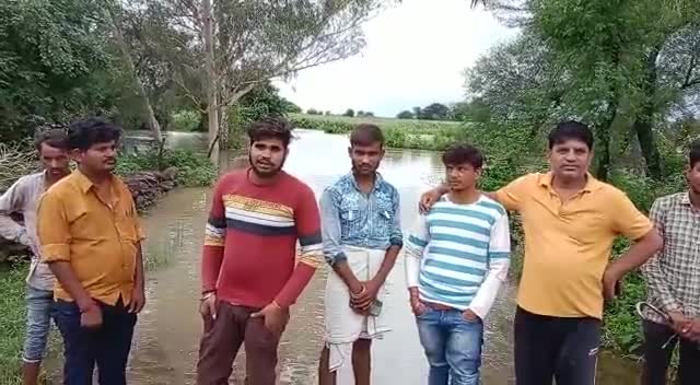 छबड़ा: #बाढ के कारण रुका मुख्य रास्ता 
#फसलों को हुआं #नुकसान