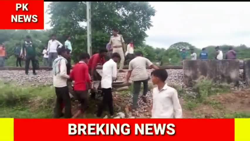 रानीपुर रेलवे स्टेशन से 3 किलो मीटर आगे मगरवारा के पास ट्रेन से कटी मोटरसाइकिल #हादसा #hadsa #रेलवेस्टेशन #रेलहादसा