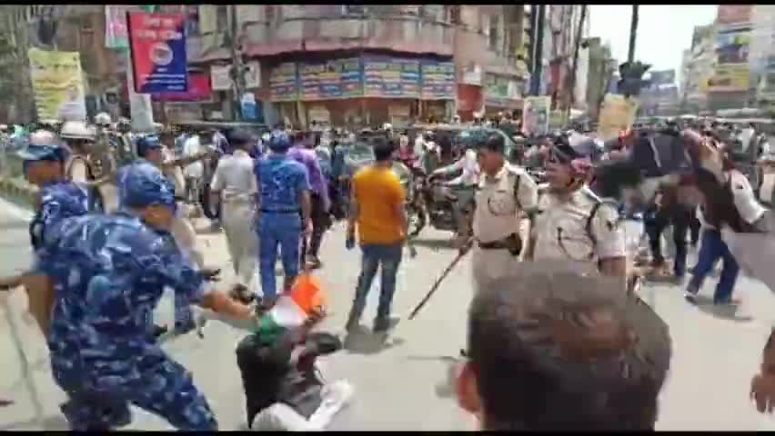 तिरंगा के #अपमान को लेकर बीजेपी नेता जीवेश मिश्रा ने #ADM को गिरफ्तार करने की मांग की