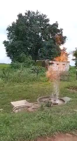 आग और पानी..!
मध्यप्रदेश के बकस्वाहा के कछार गांव में हैंडपंप से आग !  बकस्वाहा जहां #हीरो का भंडार है!!
