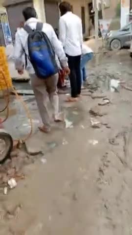 पार्लियामेंट स्ट्रीट: #मनीष_सिसोदिया का चुनाव क्षेत्र का वीडियो दिल्ली के विकास कि पोल खोल दी ! #thefactshala #kejriwalexposed #viralvideo