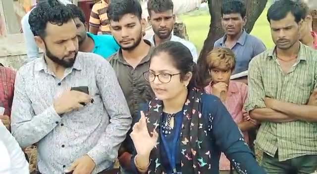 कुरवाई: #सिरावली  मे नायब तहसीलदार पारुल चौधरी ने  बाढ़ का किया सर्वे गांव में  नुकसान बीमारियों आदि के बारे में जानकारी ली