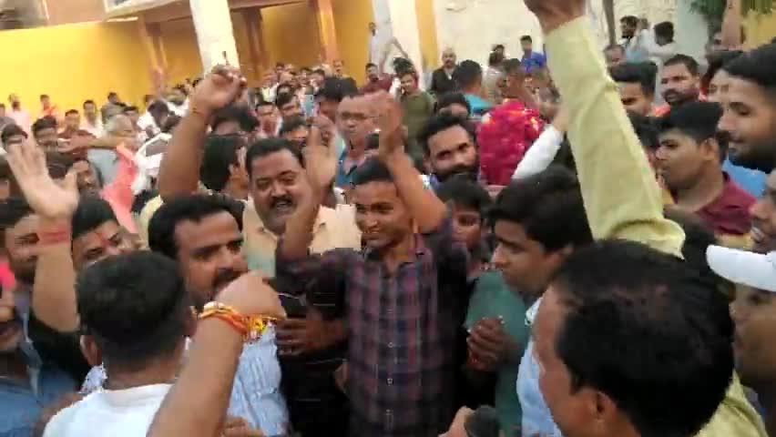 लीला कमेटी के अध्यक्ष बनाए गए अनुपम दीक्षित
#मैनपुरी #आगरा #कानपुर #फर्रुखाबाद #इटावा #एटा #लखनऊ #उन्नाव #भोगांव #किशनी