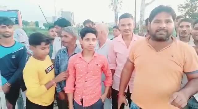 माननीय मुख्यमंत्री योगी आदित्यनाथ जी की रैली में सेकेट्री ने ₹500 देने की बात करी थी लेकिन वह भी नहीं दिए  भूखे और मार दी पब्लिक वीडियो को सुनिए#हापुड़