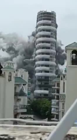 सफलतापूर्वक सुपरटेक ट्विन टावर हुआ ध्वस्त, देखें वीडियो 
.
.
.
#Noida #TwinTowers