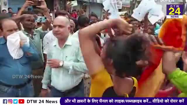 #मुजफ्फरपुर में सहारा इंडिया के खिलाफ फूटा किन्नरों का गुस्सा..... जब किन्नर लोग #सहारा_इंडिया के खिलाफ आवाज उठा सकते हैं तो फिर पूरे #बिहार में हम लोग क्यों नहीं यहां के जनप्रतिनिधि मीडिया बंधु क्यों नहीं और सरकार क्यों गूंगी बन बैठी है.?
