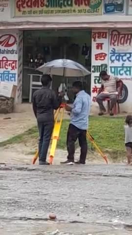 #अलीनगर #प्रखंड के मैन_रोड को #इंजीनियर के द्वारा #पिरहौली में सड़क निर्माण को लेकर मापी जारी। #tazaa_khabar #_fast_news