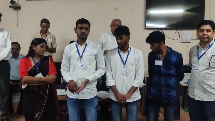 खेतड़ी से सुनीता गुर्जर बनी अध्यक्ष, प्राचार्य महीपाल कुमावत ने दिलाई शपथ #jhunjhununewz #jhunjhunu #khetri #newsalerts