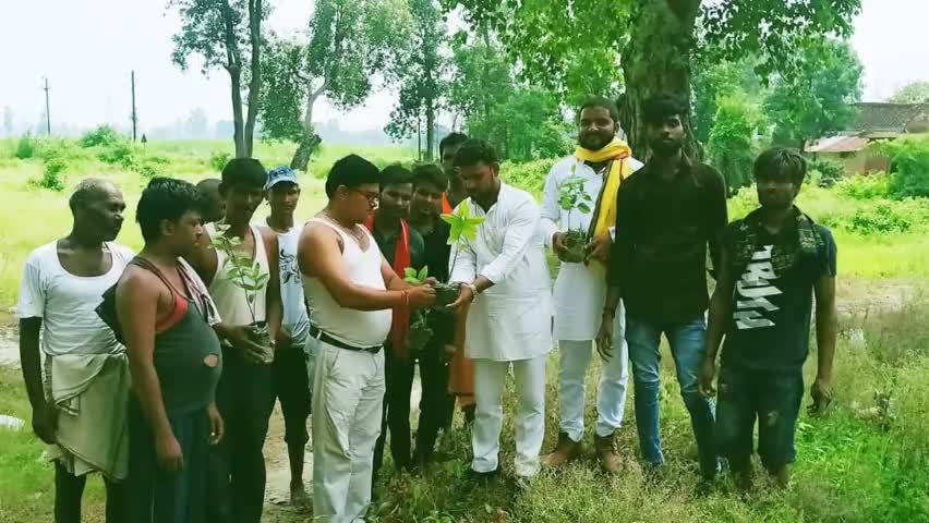 #वृक्षारोपण
रूधौली विधान सभा क्षेत्र के डगडौवा चौराहा पर स्थित समय माता मंदिर परिसर में आम,अमरूद,पीपल,बेल के 11 वृक्ष लगाया गया ।

                      आपका #जितेन्द्र_यादव