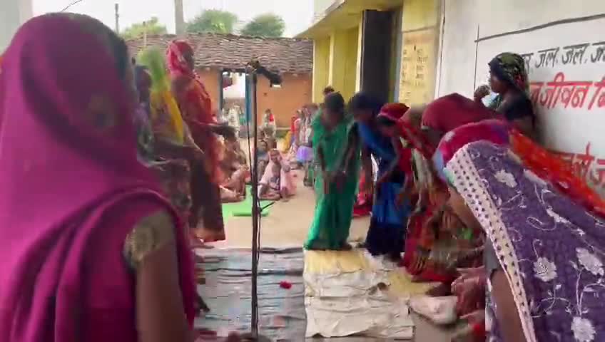 गोंडवाना संस्कृति का बेहद खूबसूरत 'रीना गान' यही संस्कृति, विविधता, गोंडवाना के वासियों को खास बनाती है। #ektathakur