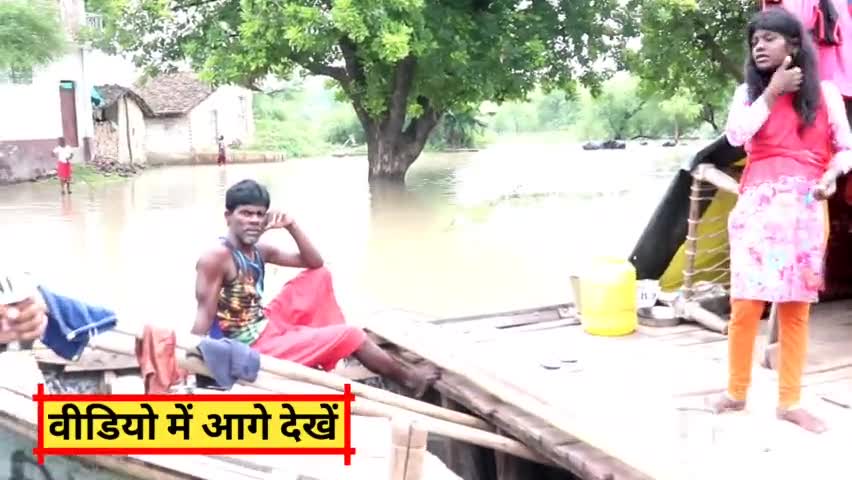 प्रयागराज के कंजासा गांव के डूब जाने से लोग हुए बेघर, नाव पर झोपड़ी बनाकर रहने को मजबूर #prayagrajkhabar