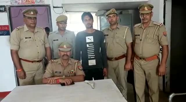 अमरोहा: 25 हज़ार रुपये इनामी गुलशेर ग्राम बावनखेड़ी तमंचे  के साथ गिरफ्तार 
#amroha #amrohanews #amrohanama #amrohakhabar #news