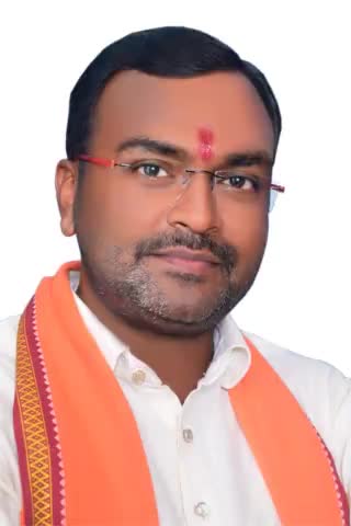 किसी ने पूछा आपका इस दुनिया में कौन है 
में हंसकर बोला #वक्त 
अगर ओ सही है तो सब अपने वरना कोई  नही