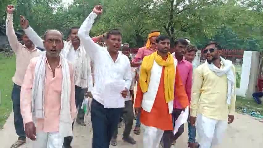 #बिजली_अन्ना_जानवर_राशन_खाद्यान्न_सड़क की_समस्या_को_लेकर ग्रामीणों के साथ  किया एक दिवसीय धरना शांति पूर्ण धरना #पीसीपटेल