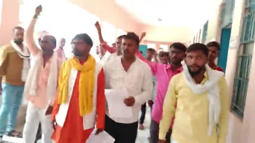 #बेर्राव बिजलीघर कमासिन में #लोवोल्टेज किसानों के सिंचाई कृषिकार्य बाधित व घरों में #अंधेरा होने की सूचना sdo je को दिया