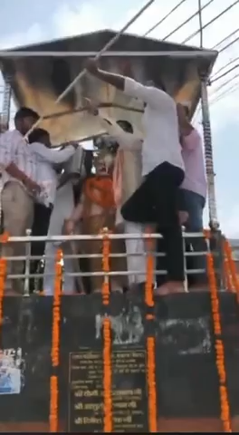 कल मवाना में गुर्जर सम्राट मिहिर भोज जी की मूर्ति पहुंचकर माल्यार्पण किया व दूध से अभिषेक किया
#gurjar Samrat mihir bhoj