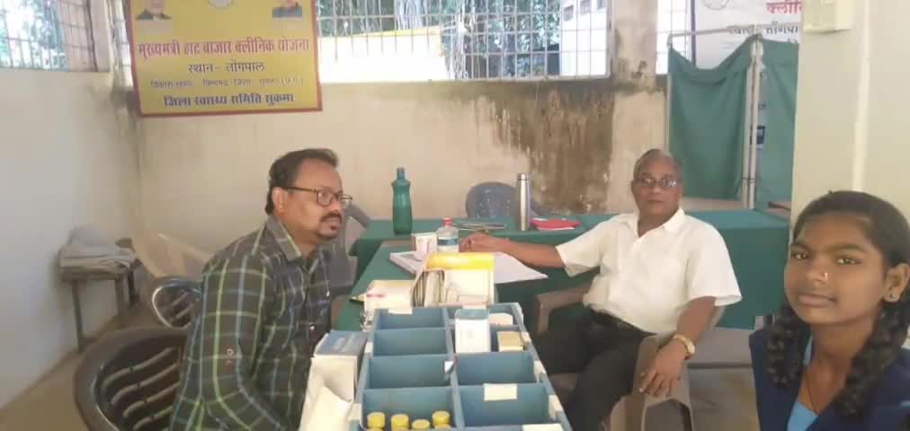 तोंगपाल साप्ताहिक बाजार स्थित मुख्यमंत्री हॉट बाजार क्लीनिक योजना से ग्रामीणों को मिला निःशुल्क इलाज