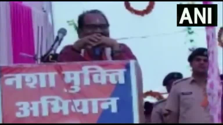 #chattisgarh 
शराब में मात्रा के अनुसार पानी मिलाकर पीने से वह एक निदान का काम करती है