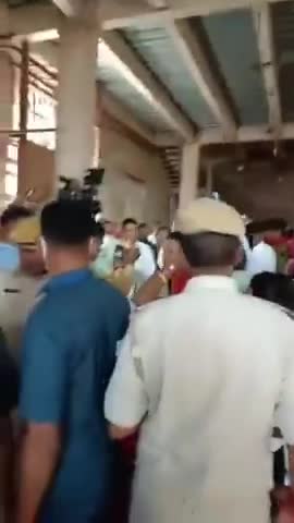 पोकरण: मुख्यमंत्री अशोक गहलोत जी ने रामदेव बाबा के समाधि के दर्शन किए और भक्तो ने मोदी मोदी के नारे लगाए । #pokran #ramdevra
