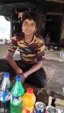लखनिया दरी बंद होने के कारण लोकल दूकानदार भूखे पेट सोने को है मज़बूत। ।
#mirzapur #lakhanidari  #varanashi #bhu #amu#