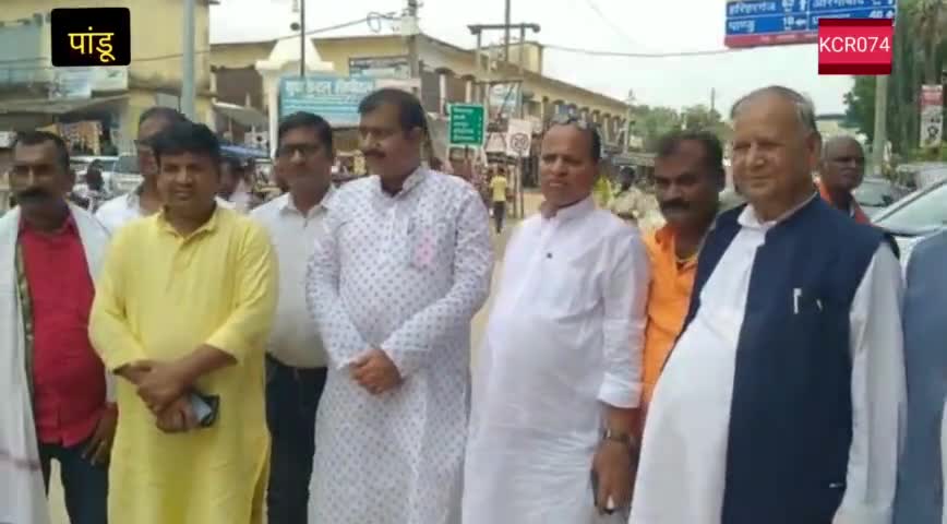 माहा दलित परिवार को विशेष समुदाय घर ध्वस्त गरबे घर परिवार से मिलने आए हैं भाजपा दीपक कुमार #follow_me_plz