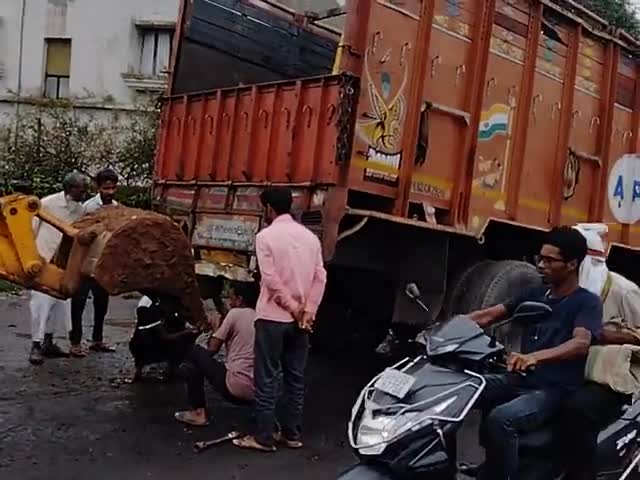 हज़ारीबाग: Sultana chatra road nh 100
#ka bura haal