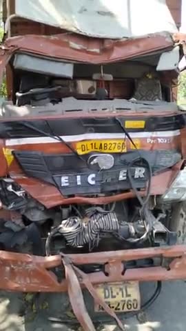 NH 44 पर ट्रक हुआ चकनाचुर | #graminbreakingnews #jantakiawaz #ravindersarpanch #shabnamnaaz