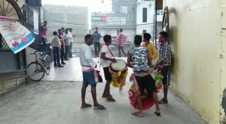ଅଇଁଠାପାଲି: ଅଇଁଠାପାଲି ସ୍ଥିତ ପ୍ରେସ କ୍ଲବ୍ ଠାରେ ରକ୍ତଦାନ ଶିବିର ଆୟୋଜିତ, ବିଧାୟକ ଜୟ ନାରାୟଣ ମିଶ୍ର ଉପସ୍ଥିତ