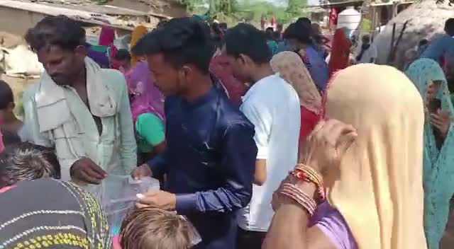 #नर_सेवा_ही_नारायण_है 
 #राष्ट्र_भक्त_युवा_संगठन_श्योपुर द्वारा 
आज दिनांक 04 सितंबर 2022 रविवार को #बाढ़ प्रभावित गांव ईच्छनाखेडली में का दौरा किया और बाढ़ पीड़ितो के हाल चाल जाने एवं गांव निवासरत पुरूषों, महिलाओं व बच्चों को #चप्पल  वितरण