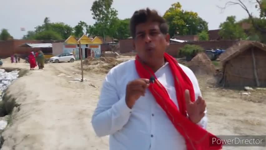 #पटियाली: बरौना गांव में गंगा कटान अब पश्चिम यानी गांव के मंदिर की तरफ बढ़ गया है। इस गंगा कटान को रोकने के लिए युद्धस्तर पर प्रयास करने की आवश्यकता है। 
#DmKasganj
#ChiefSecyUP #upgovt #InfoDeptUP #CMOfficeUP #rahat_up #kasganj_news
