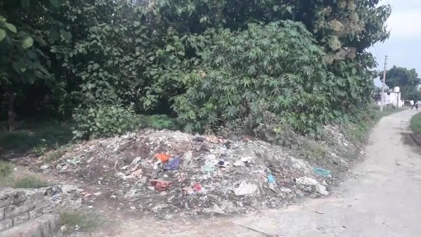 ग्राम पंचायत नवलगढ़ के भोजपुर में बनाया जा रहा स्वक्षता मिशन का मजाक#स्वक्षता मिशन#गन्दगी#सफाई व्यवस्था