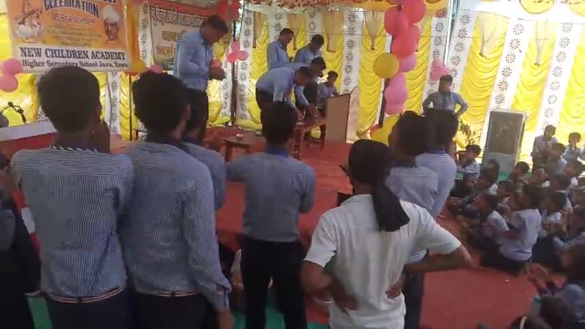 जवा: #न्यू चिल्ड्रन एकेडमी हाई सेकेंडरी स्कूल में शिक्षक दिवस के उपलक्ष में छात्रों द्वारा शिक्षकों से छोटे-छोटे गेम खेल