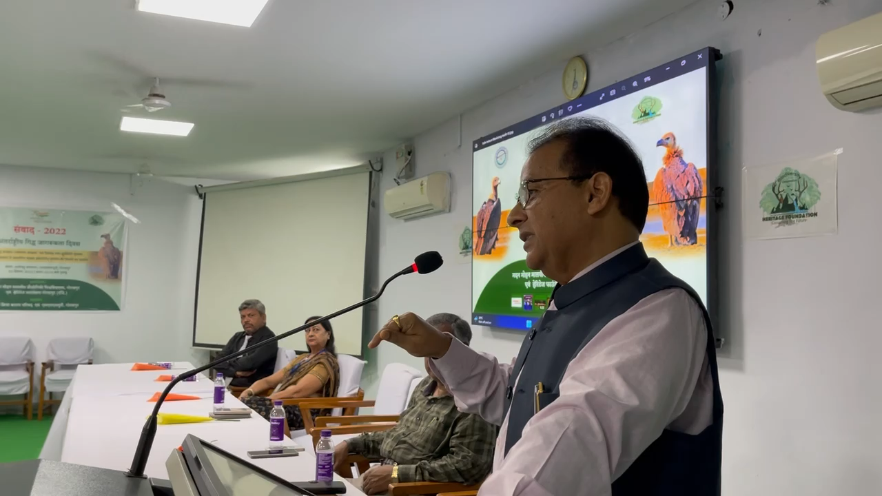 स्थाई #लोक_अदालत के अध्यक्ष गिरीजेश कुमार पाण्डेय ने कहा #गिद्ध हमारे प्राकृतिक निशुल्क सफाईकर्मी हैं।