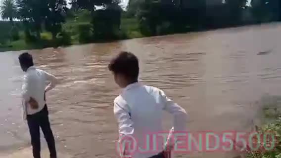 2 दिन से लगातार हो रही बारिश के कारण बम्हनावारा ओर सेमरताल जाने वाले लोगो का हुआ हुआ आना जाना बंद #news24mpcg