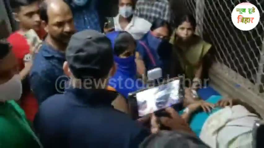 रात 12 बजे  डिप्टी सीएम तेजस्वी यादव पहुंचे पीएमसीएच डॉक्टर ने भी नही पहचाना।#पीएमसीएच#docters