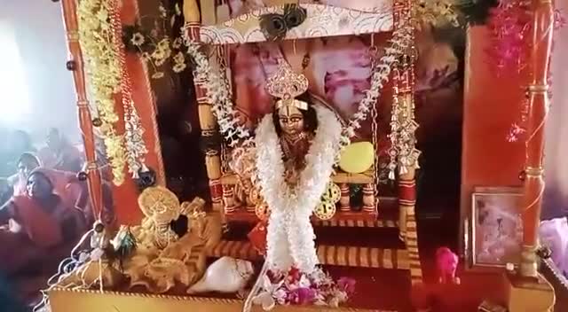 आरा: #सिन्हा गांव में यज्ञशाला पर बामन भगवान का जन्मदिन बड़ा ही धूमधाम से मनाया गया जिसमें आचार्य और गांव के परिजन शामिल हुए