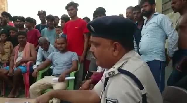 बिहार: इस पुलिस वाले ने कहा कि शराब के धंधेबाज और पीने वाले संभल  जाए, नहीं तो सुई से एक एक बूंद निकाल लेंगे।#biharcm