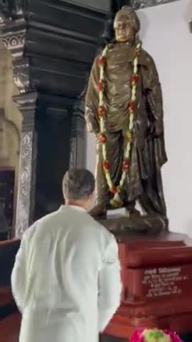 #BharatJodoYatra से पूर्व 
श्री #rahulgandhi जी ने विवेकानंद स्मारक पर श्रद्धांजलि अर्पित की।

#BharatJodoBegins