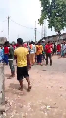 बेतिया: Bihar बेतिया में ग्रामीणों ने किया चक्का जाम वाहनों की लगी लंबी कतार नगर निगम हटाने की मांग #puplicapp #puppy
