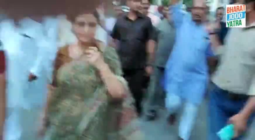 राजस्थान प्रदेश कांग्रेस कमेटी के निर्देशानुसार भारत जोड़ो यात्रा #मालवीय_नगर_विधानसभा क्षेत्र में निकाली गई इस दौरान ब्लॉक अध्यक्ष, पार्षद, पार्षद प्रत्याशी और वरिष्ठ सभी गणमान्य लोग उपस्थित रहें। सभी ने एक ही नारा दिया नफरत छोड़ो