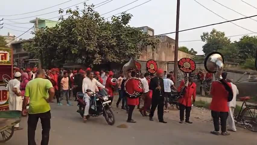 बिनौली:- बिनौली कस्बे में निकाली गई भगवान जैन की झांकी जिसमें बैंड बाजे के साथ मनाया गया जसन #उत्तर प्रदेश#बिनौली#बागपत