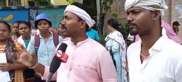गोलमुरी-सह-जुगसलाई: गिदी झोपड़ी, घाघीडीह मौजा में हो रहे अतिक्रमण को लेकर उपायुक्त कार्यालय पूर्वी सिंहभूम #जमशेदपुर के बाहर विरोध प्रदर्शन
