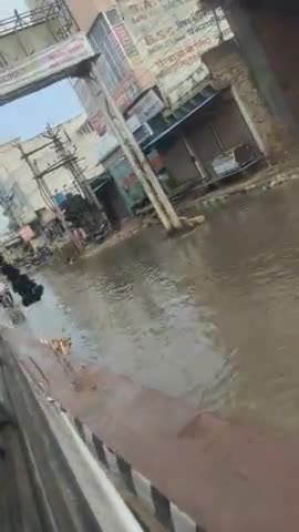Gangapur saloda mod par thodi si barish aane se Pani bhar Gaya #gangapurcity